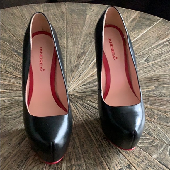 High heels - Picture 1 of 3